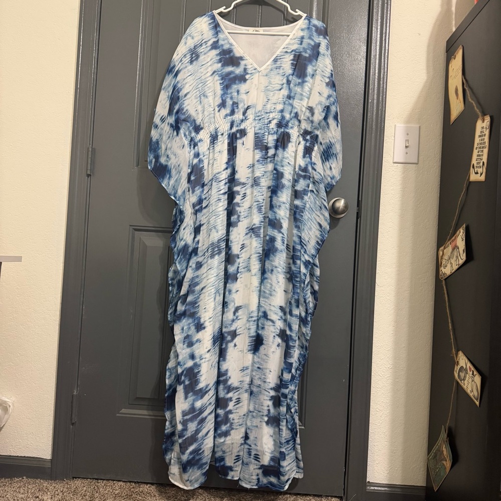 Tie-Dye Blue Maxi Dress with V-Neck